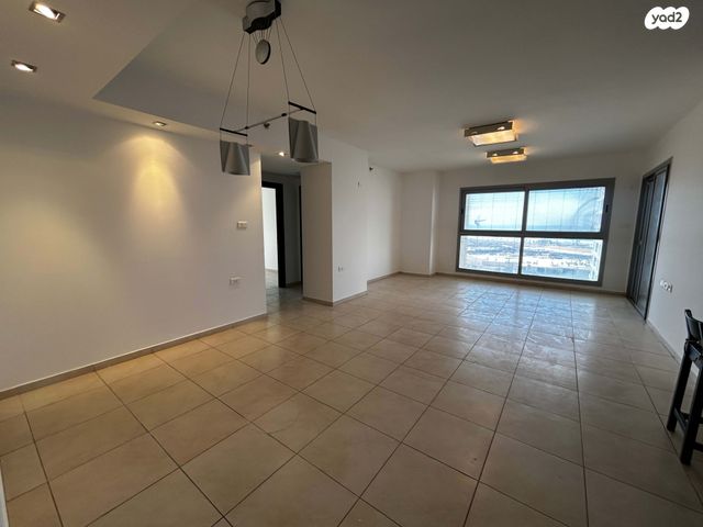 דירה, אהוד מנור, נתניה