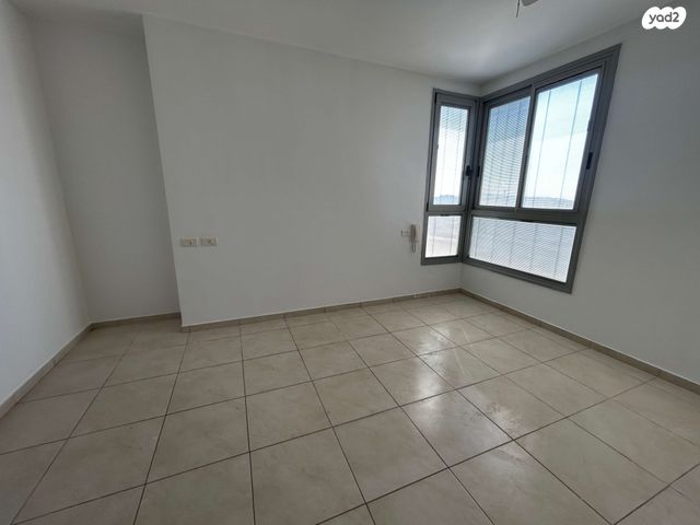 דירה, אהוד מנור, נתניה