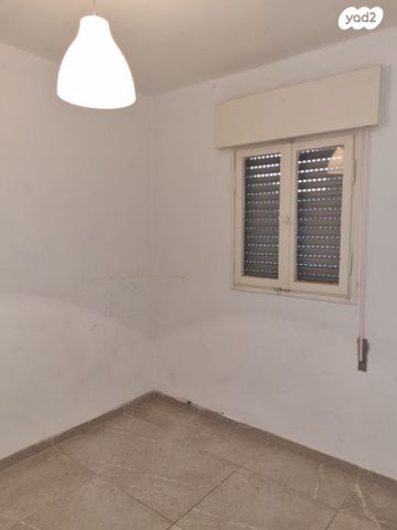 דירה, השושנים, נאות אשכול, יבנה