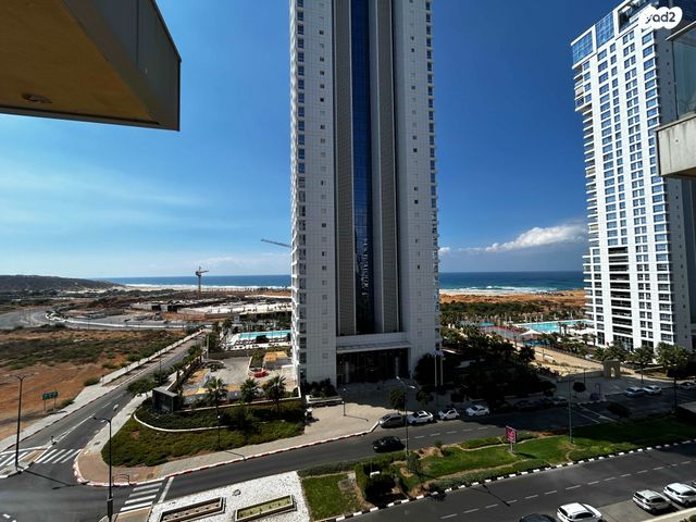 דירה, אהוד מנור, נתניה