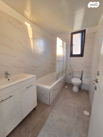 דירה, קרית קריניצי, רמת גן