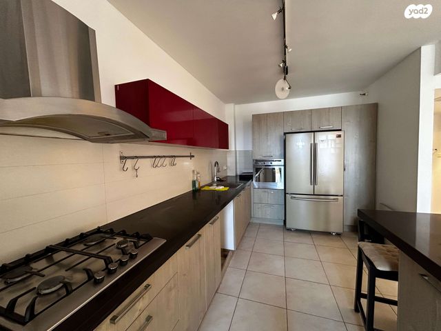 דירה, אהוד מנור, נתניה