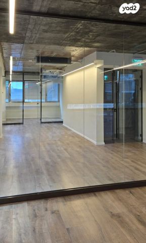 מונטיפיורי, הרכבת