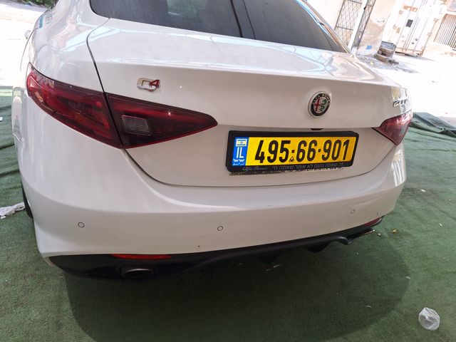 אלפא רומיאו ג'וליה