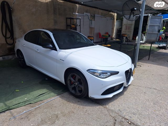 אלפא רומיאו ג'וליה