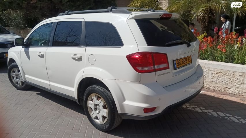 מודעת רכב דודג' ג'רני