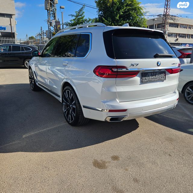 ב מ וו X7