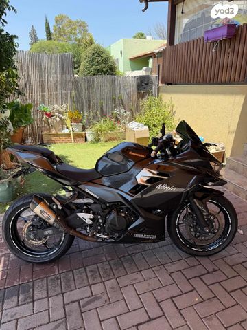 קאוואסאקי נינג'ה 400