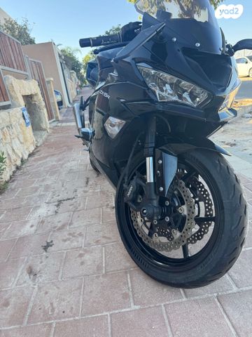קאוואסאקי ZX-6R
