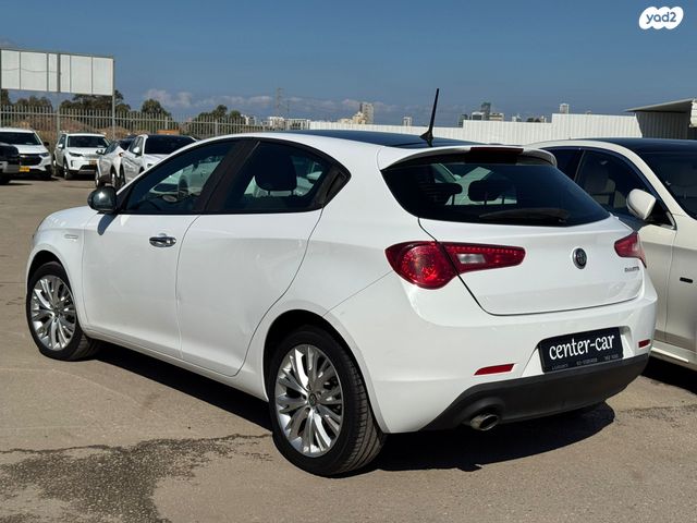 אלפא רומיאו ג'ולייטה