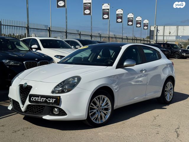 מודעת רכב אלפא רומיאו ג'ולייטה