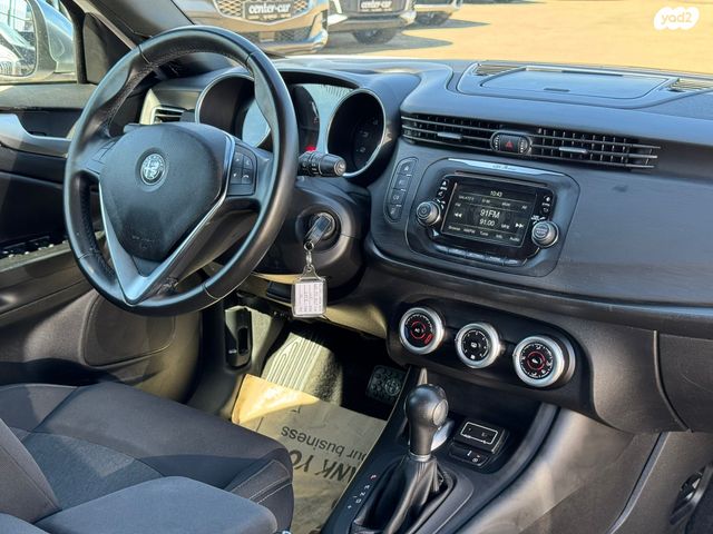 אלפא רומיאו ג'ולייטה