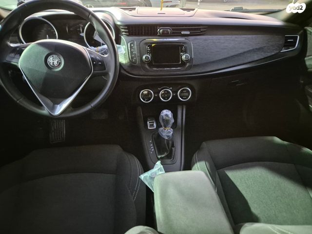 אלפא רומיאו ג'ולייטה