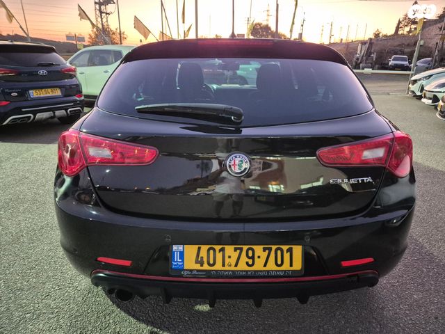 מודעת רכב אלפא רומיאו ג'ולייטה