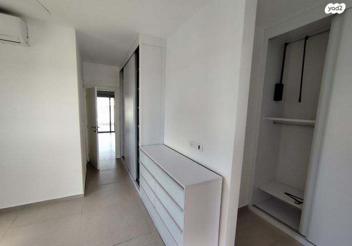 גג/ פנטהאוז, לוטם 5, הפרחים, חריש