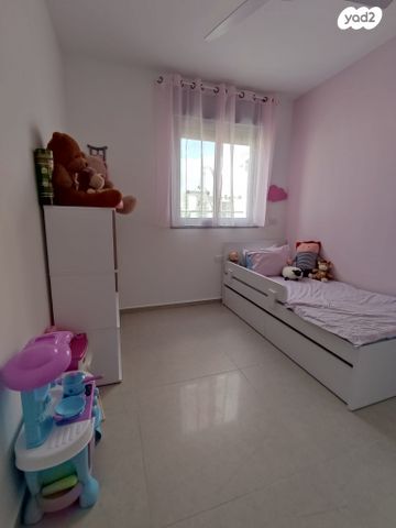 גג/ פנטהאוז, לוטם 5, הפרחים, חריש