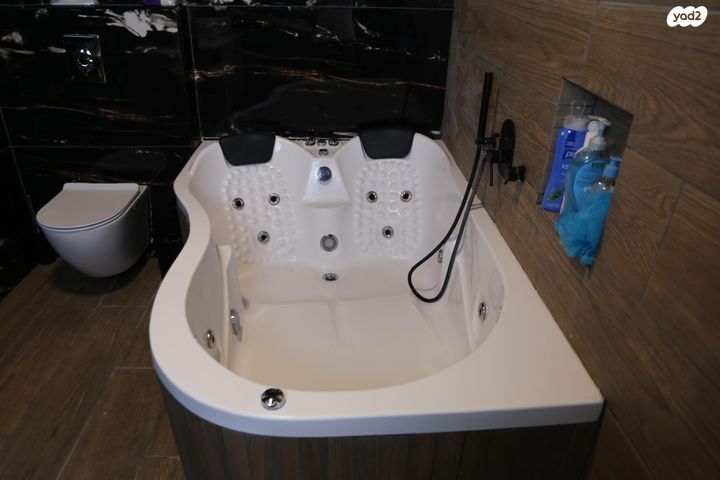 דו משפחתי, רשב"ם 1, מעלה עמוס, מעלה עמוס