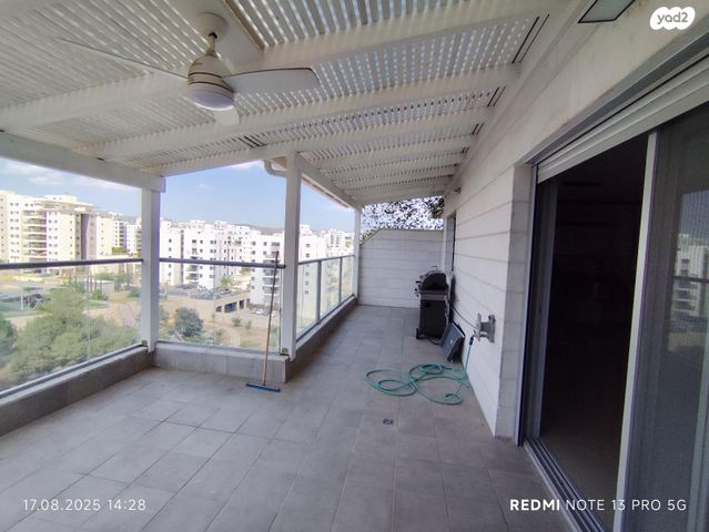 גג/ פנטהאוז, לוטם 5, הפרחים, חריש