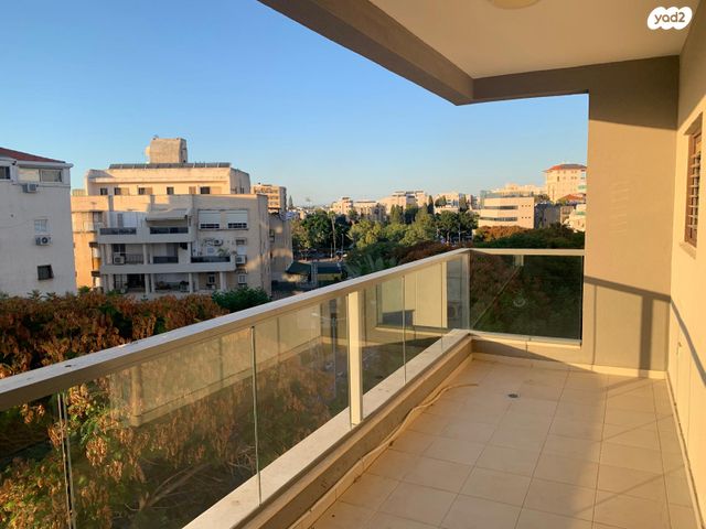 בן גוריון 11