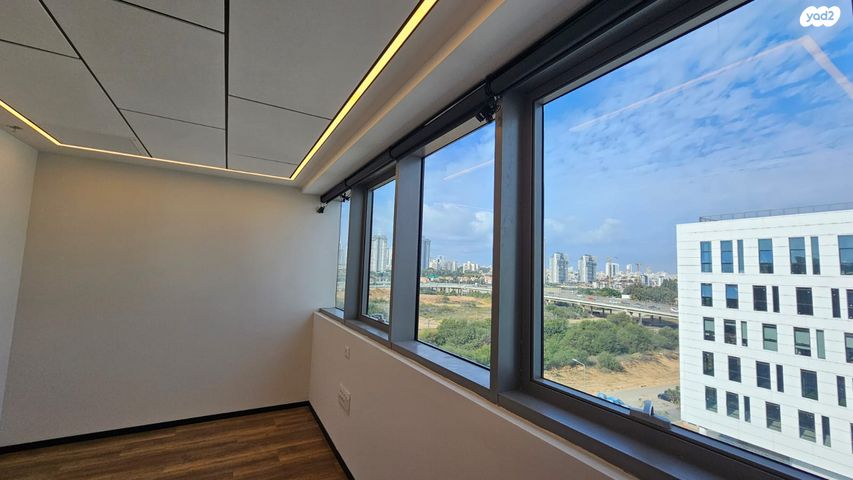 שדרות טום לנטוס 10