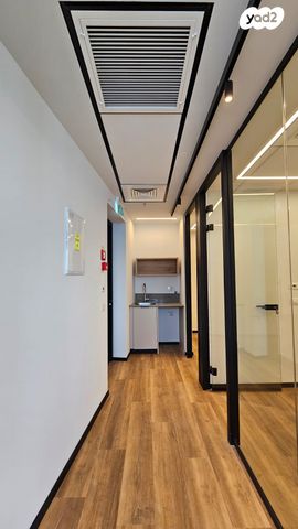 משרדים, שדרות טום לנטוס 10, קרית השרון, נתניה