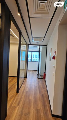 משרדים, שדרות טום לנטוס 10, קרית השרון, נתניה