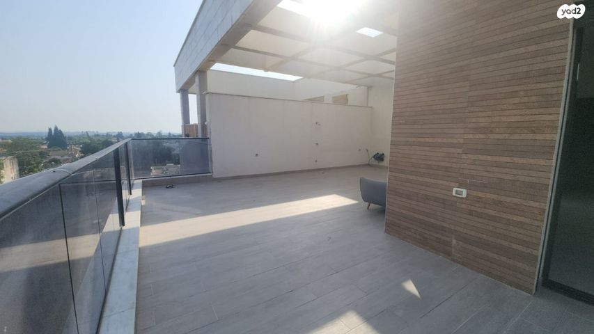 גג/ פנטהאוז, פרדס חנה כרכור