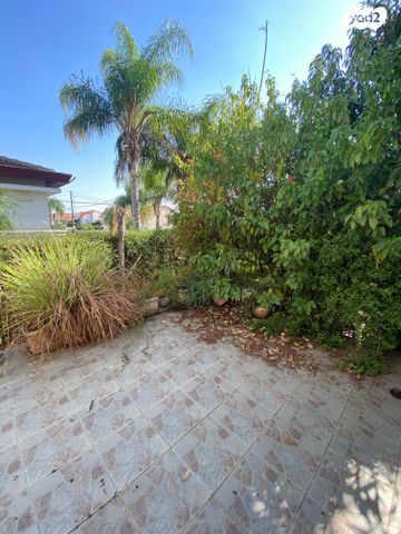 בית פרטי/ קוטג', נאות הדרים, גן יבנה