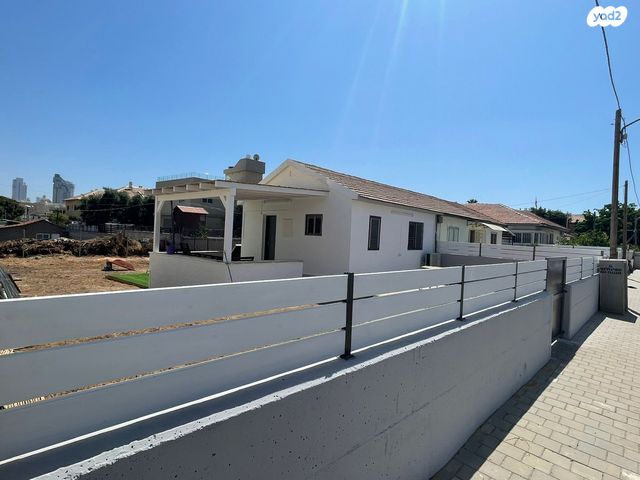 מגרשים, הביכורים, עין התכלת, נתניה