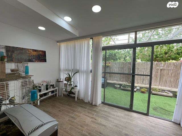 דירת גן, קטיף, נתיבות מערב, נתיבות