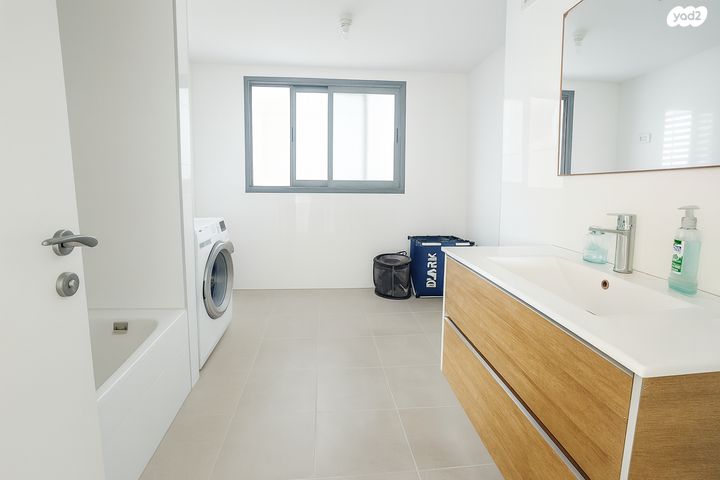 דירה, יעקב תמרי, חצרות המושבה, רחובות