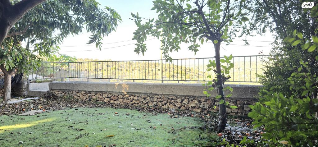 דו משפחתי, שערי תקווה