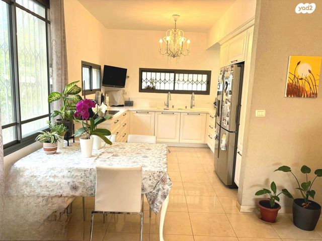 דו משפחתי, שערי תקווה