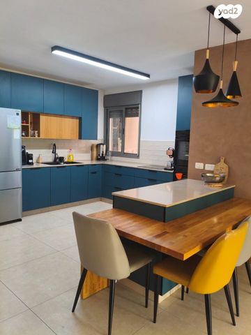 דירת גן, הפרחים, חריש