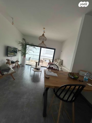 גג/ פנטהאוז, נחלים, עתלית