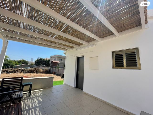 מגרשים, הביכורים, עין התכלת, נתניה