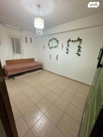 דירה, מתתיהו הכהן, גיורא יוספטל, דימונה