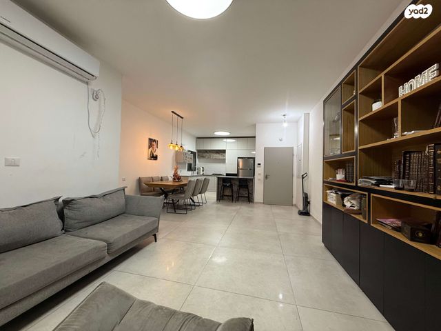 דירת גן, אריאל שרון, נווה שרון / שער העיר, נתיבות