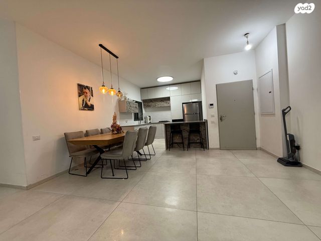 דירת גן, אריאל שרון, נווה שרון / שער העיר, נתיבות