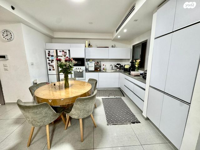 דירה, אבן גבירול, רחובות