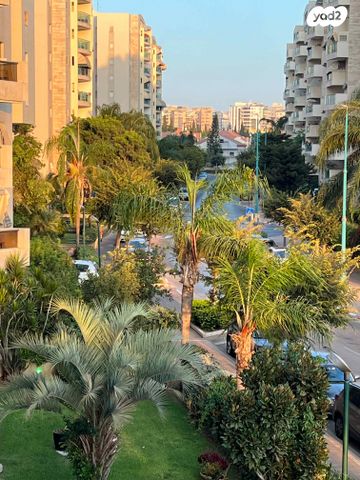 דירה, תנועות הנוער, נעורים, ראשון לציון