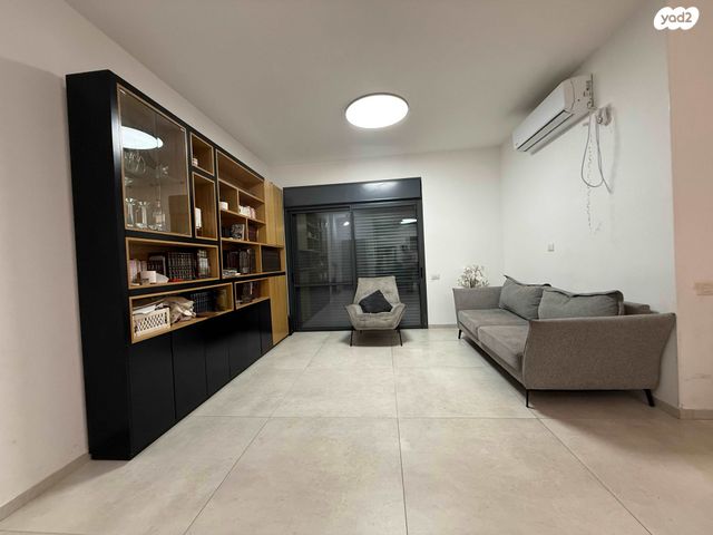 דירת גן, אריאל שרון, נווה שרון / שער העיר, נתיבות