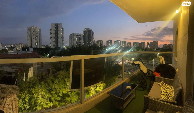 דירה, יעקב רייפן, שעריים, רחובות