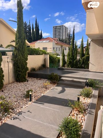 בית פרטי/ קוטג', ד"ר אליהו, קרית קריניצי, רמת גן