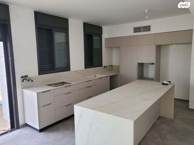 גג/ פנטהאוז, אור ים, אור עקיבא