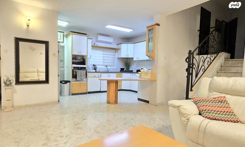 דו משפחתי, שערי תקווה