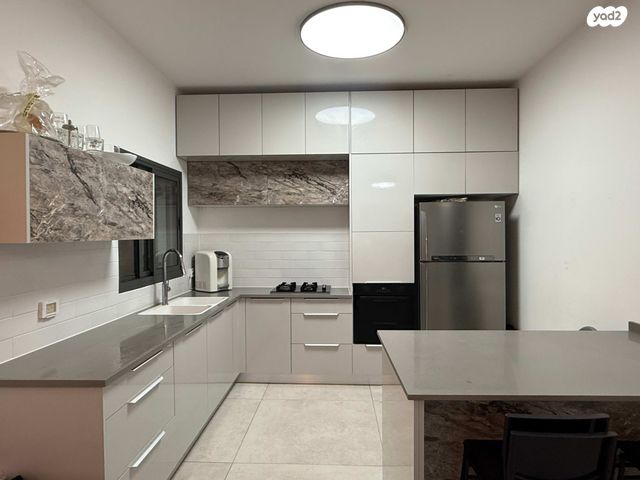 דירת גן, אריאל שרון, נווה שרון / שער העיר, נתיבות