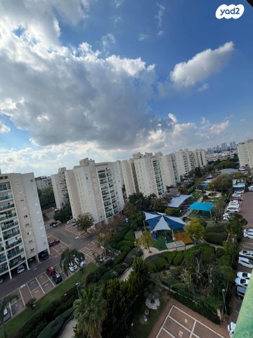 דירה, תנועות הנוער, נעורים, ראשון לציון