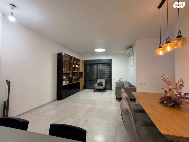 דירת גן, אריאל שרון, נווה שרון / שער העיר, נתיבות