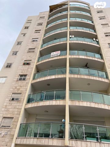 דירה, תנועות הנוער, נעורים, ראשון לציון